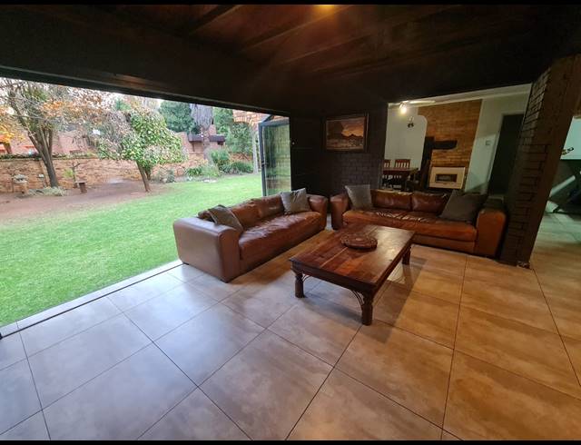 4 BEDROOM HOUSE FOR SALE IN SONNEVELD